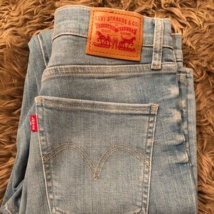 SOLDLevi’s Mile High Jeans